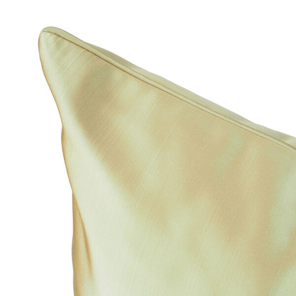 Cushion model: LuxuryGold-03