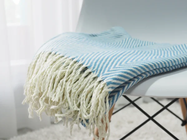 Throw blanket model: Sky Blue