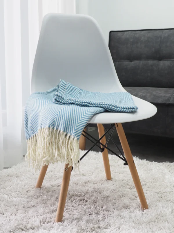 Throw blanket model: Sky Blue