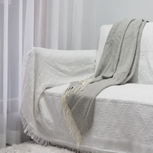 Throw blanket model: SOPHIA GREY.