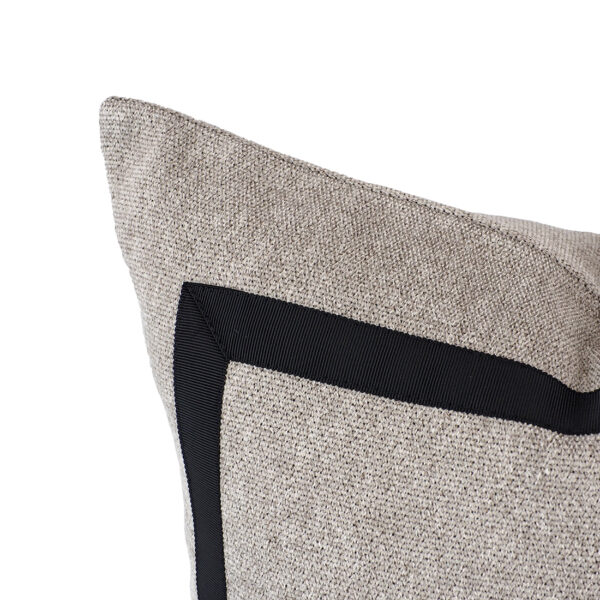 Cushion model: SYMBOL-03