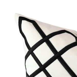 หมอนอิง รุ่น SYMMETRY-Black-03