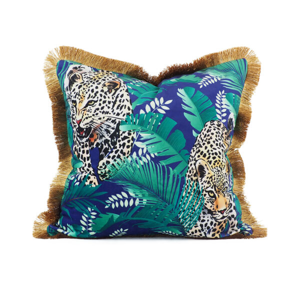 Cushion model: PREMIUM-LEOPARD-FORWARD-GOLD-01